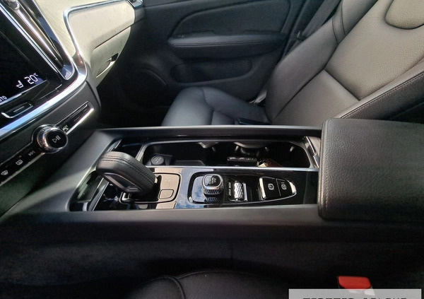 Volvo V60 Cross Country cena 178000 przebieg: 63043, rok produkcji 2021 z Legionowo małe 379